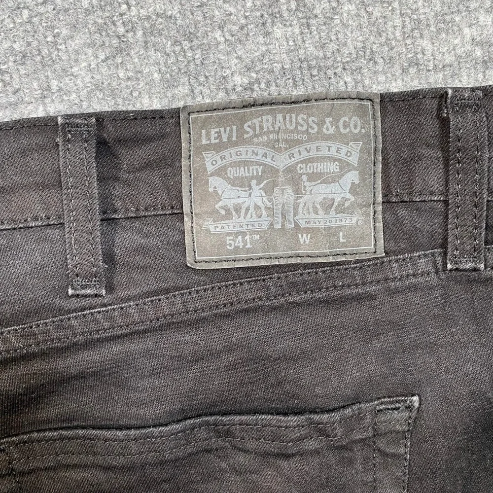 Levis 541 Athletic Taper Jeans Mens 48x30 Black Denim Pants 18757-0105‎